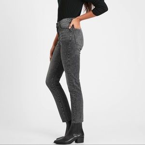 High-Rise Straight Jean washed black
